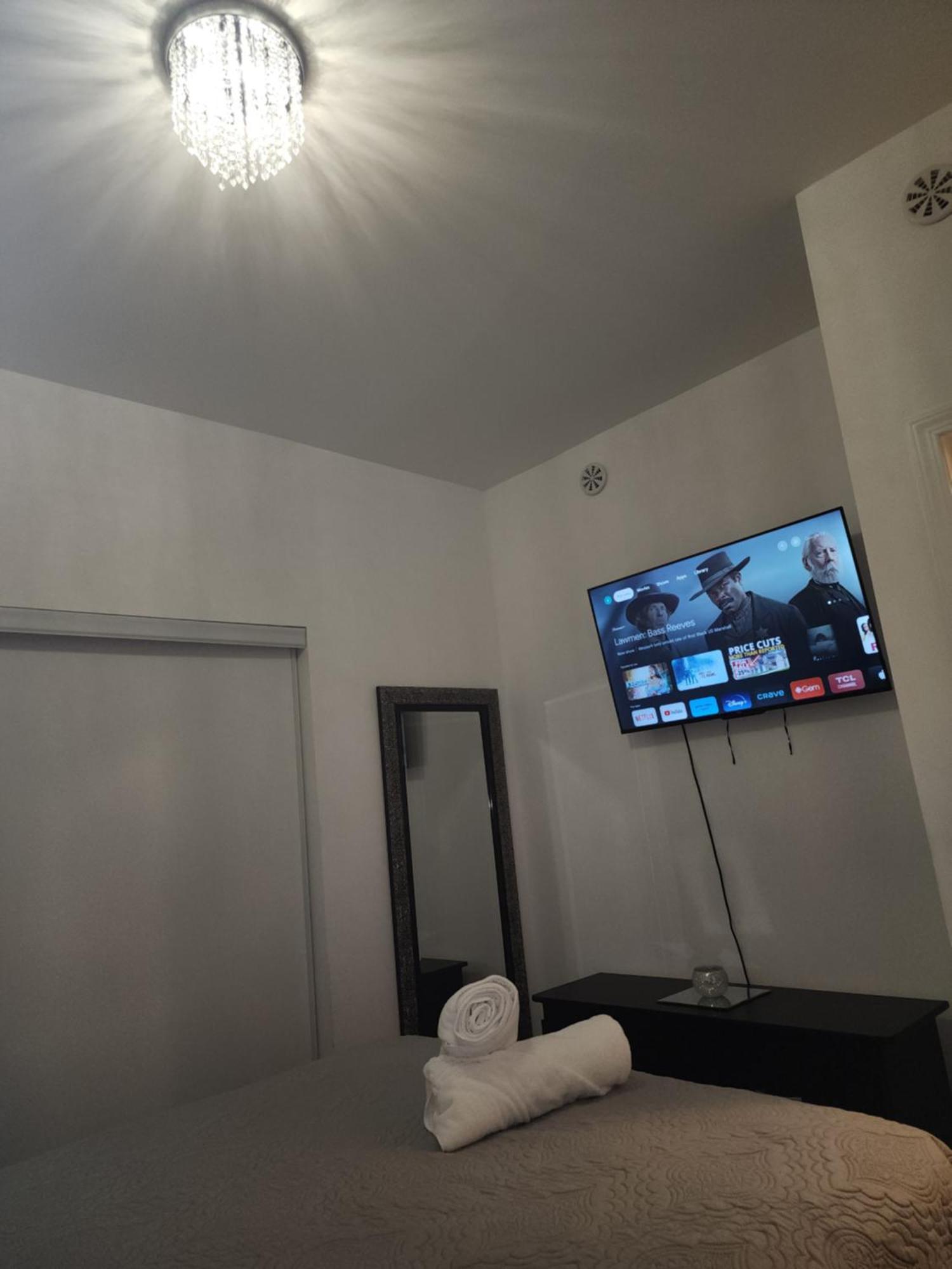 Beautiful Townhouse Near Yorkdale Mall, Wilson Subway Διαμέρισμα Τορόντο Εξωτερικό φωτογραφία